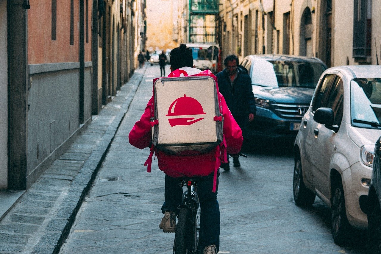 Unpack the Health Risks of Fake Food: Why Meal Delivery Matters Today